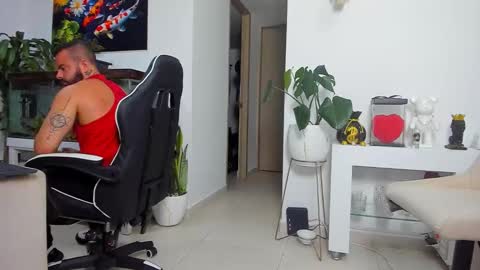 Snapshot of johnnygrayson_ chatting on 10/17/25, 12:25 JOHNNY online show from 10/17/25, 12:25