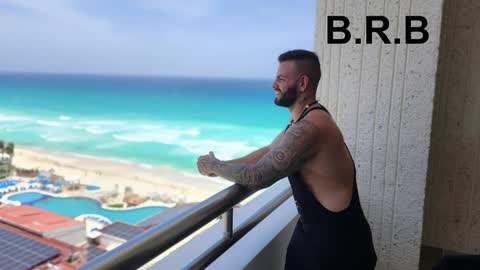 Snapshot of johnnygrayson_ chatting on 10/30/25, 12:12 JOHNNY online show from 10/30/25, 12:12