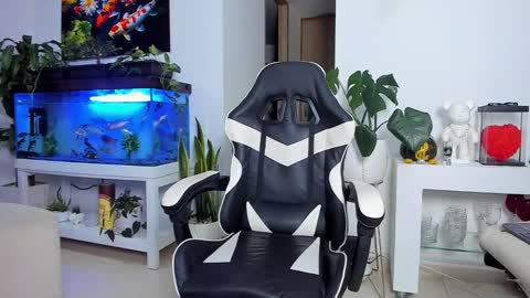 Snapshot of johnnygrayson_ chatting on 11/04/25, 12:21 JOHNNY online show from 11/04/25, 12:21