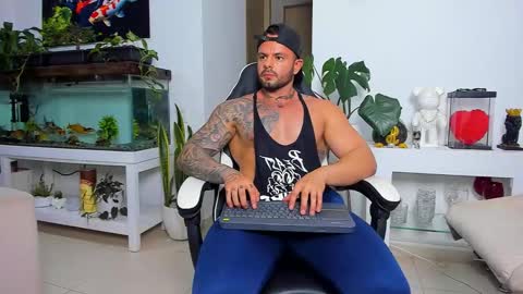 Snapshot of johnnygrayson_ chatting on 11/06/25, 12:33 JOHNNY online show from 11/06/25, 12:33