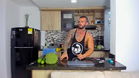 Snapshot of johnnygrayson_ chatting on 11/21/25, 12:21 JOHNNY online show from 11/21/25, 12:21