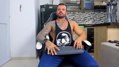 Snapshot of johnnygrayson_ chatting on 12/01/25, 12:15 JOHNNY online show from 12/01/25, 12:15