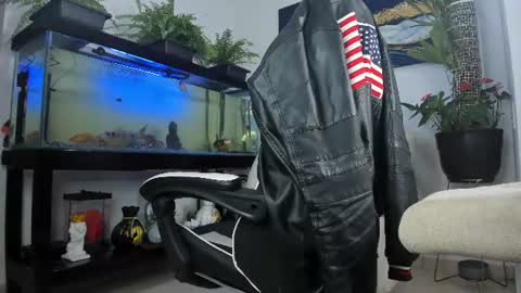 Snapshot of johnnygrayson_ chatting on 06/11/26, 12:32 JOHNNY online show from 06/11/26, 12:32