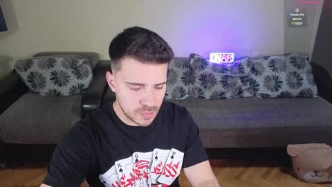 Snapshot of johnnylove21 chatting on 12/11/24, 05:26 Johnny online show from 12/11/24, 05:26