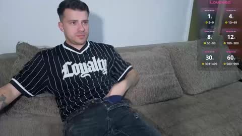 Snapshot of johnnylove21 chatting on 10/22/25, 07:13 Johnny online show from 10/22/25, 07:13