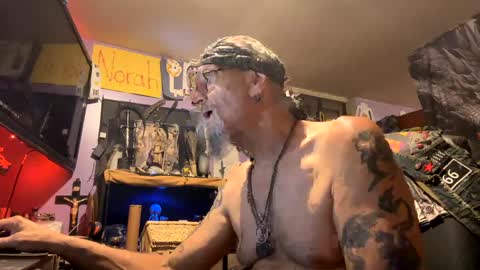 Snapshot of johnnyshung1 chatting on 12/02/24, 11:12 johnnyshung1 online show from 12/02/24, 11:12