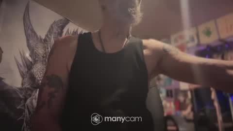 johnnyshung1 online show from 01/06/25, 10:24