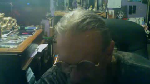 Snapshot of johnnyshung1 chatting on 09/09/25, 04:06 johnnyshung1 online show from 09/09/25, 04:06