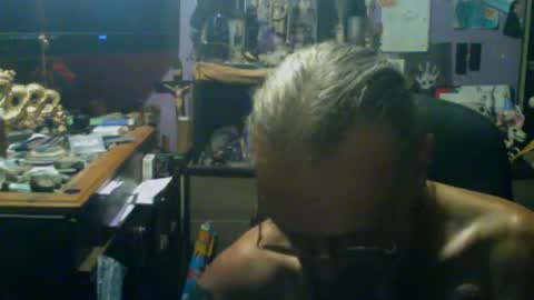 Snapshot of johnnyshung1 chatting on 09/12/25, 09:53 johnnyshung1 online show from 09/12/25, 09:53