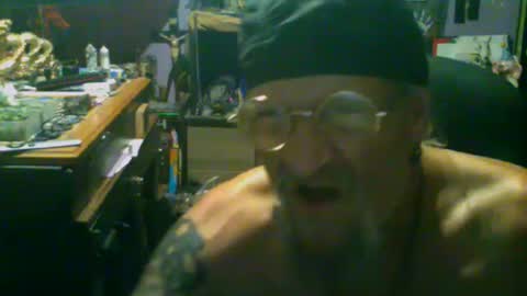 Snapshot of johnnyshung1 chatting on 09/25/25, 06:39 johnnyshung1 online show from 09/25/25, 06:39