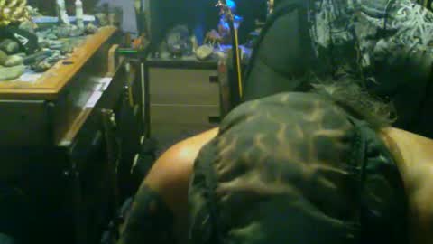 Snapshot of johnnyshung1 chatting on 11/04/25, 02:32 johnnyshung1 online show from 11/04/25, 02:32