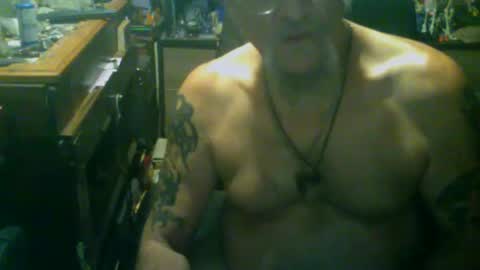 Snapshot of johnnyshung1 chatting on 11/20/25, 10:48 johnnyshung1 online show from 11/20/25, 10:48