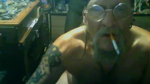 Snapshot of johnnyshung1 chatting on 11/24/25, 03:34 johnnyshung1 online show from 11/24/25, 03:34