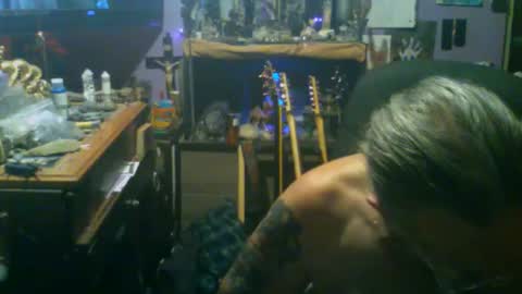 Snapshot of johnnyshung1 chatting on 11/29/25, 06:55 johnnyshung1 online show from 11/29/25, 06:55