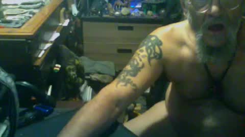 Snapshot of johnnyshung1 chatting on 12/18/25, 07:09 johnnyshung1 online show from 12/18/25, 07:09