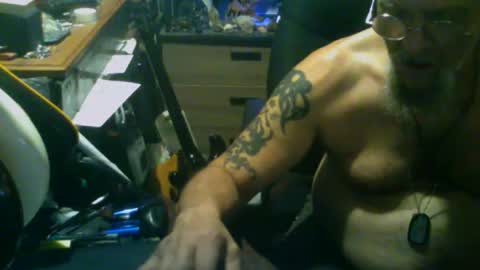 Snapshot of johnnyshung1 chatting on 01/13/26, 12:10 johnnyshung1 online show from 01/13/26, 12:10