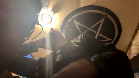 Snapshot of johnnyshung1 chatting on 03/15/26, 12:00 johnnyshung1 online show from 03/15/26, 12:00