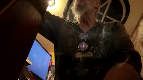 Snapshot of johnnyshung1 chatting on 03/17/26, 10:18 johnnyshung1 online show from 03/17/26, 10:18