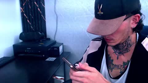 Snapshot of johnsonisaac94_ chatting on 02/09/25, 08:33 johnsonisaac94  online show from 02/09/25, 08:33