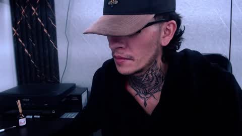 Snapshot of johnsonisaac94_ chatting on 02/14/25, 04:15 johnsonisaac94  online show from 02/14/25, 04:15