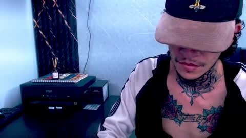 Snapshot of johnsonisaac94_ chatting on 02/15/25, 08:33 johnsonisaac94  online show from 02/15/25, 08:33