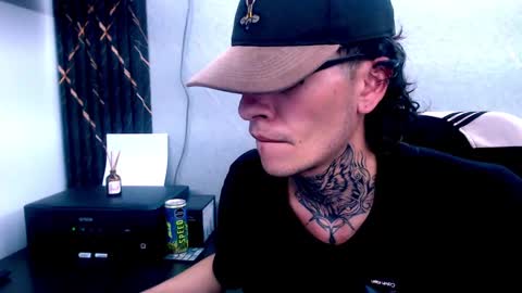 Snapshot of johnsonisaac94_ chatting on 02/19/25, 04:44 johnsonisaac94  online show from 02/19/25, 04:44