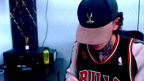 Snapshot of johnsonisaac94_ chatting on 02/22/25, 04:29 johnsonisaac94  online show from 02/22/25, 04:29