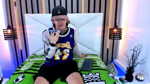 Snapshot of johnsonisaac94_ chatting on 03/05/25, 02:14 johnsonisaac94  online show from 03/05/25, 02:14