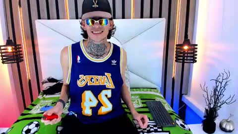 Snapshot of johnsonisaac94_ chatting on 03/05/25, 05:18 johnsonisaac94  online show from 03/05/25, 05:18