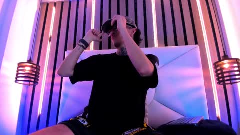 Snapshot of johnsonisaac94_ chatting on 09/18/25, 02:02 johnsonisaac94  online show from 09/18/25, 02:02