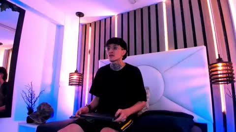 Snapshot of johnsonisaac94_ chatting on 09/26/25, 12:25 johnsonisaac94  online show from 09/26/25, 12:25