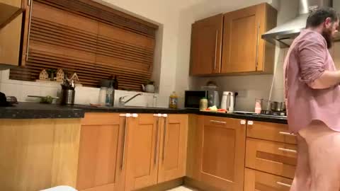 Snapshot of johnthomasbwc chatting on 11/12/25, 11:36 JohnThomasBWC online show from 11/12/25, 11:36