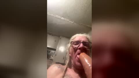 johnturtle247420 online show from 02/11/26, 07:46