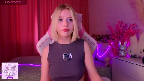 Snapshot of joicequeen chatting on 06/09/26, 01:06 Paula online show from 06/09/26, 01:06
