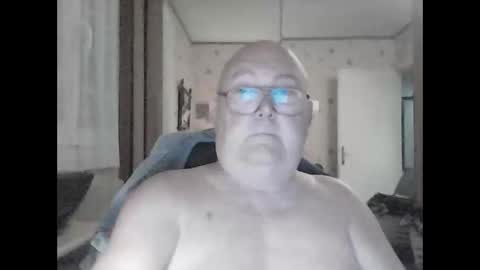 Snapshot of jojo60000529566 chatting on 04/23/26, 04:24 jojo60000529566 online show from 04/23/26, 04:24