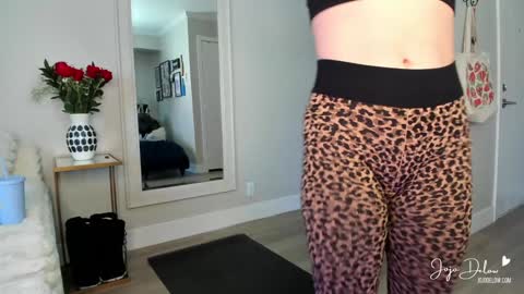 Snapshot of jojodelow chatting on 01/31/25, 04:17 online show from 01/31/25, 04:17