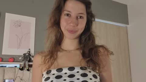 jolie_lov online show from 10/18/25, 01:23
