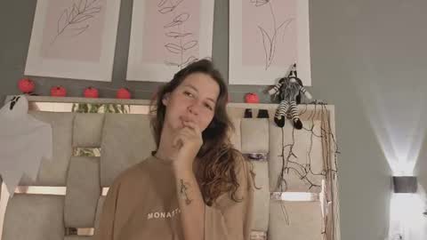 jolie_lov online show from 10/24/25, 02:02