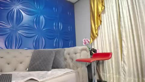 Snapshot of jolieduvalle chatting on 11/18/25, 12:53 Jolie online show from 11/18/25, 12:53