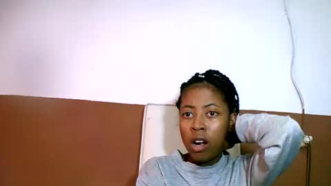 joliekah27 online show from 02/16/25, 05:04