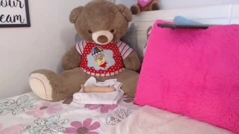 Snapshot of joliet_ chatting on 04/11/26, 01:54 Joliet online show from 04/11/26, 01:54