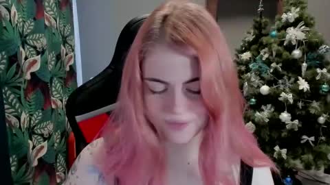 Snapshot of jolly_doll_ chatting on 12/14/24, 02:56 Jolly online show from 12/14/24, 02:56