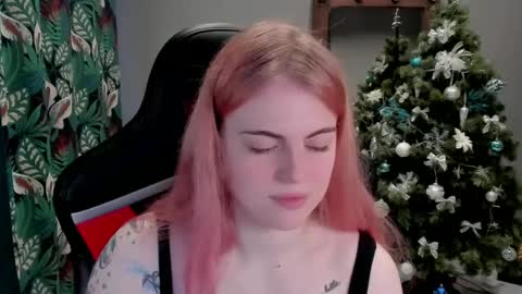 Snapshot of jolly_doll_ chatting on 12/17/24, 10:12 Jolly online show from 12/17/24, 10:12