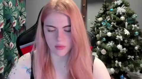 Snapshot of jolly_doll_ chatting on 12/28/24, 02:43 Jolly online show from 12/28/24, 02:43