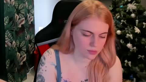 Snapshot of jolly_doll_ chatting on 12/30/24, 05:58 Jolly online show from 12/30/24, 05:58