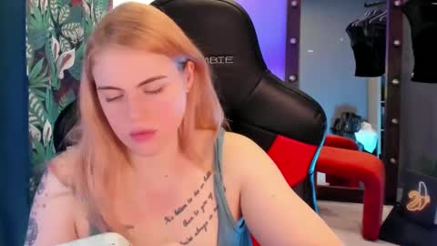 Snapshot of jolly_doll_ chatting on 01/11/25, 06:24 Jolly online show from 01/11/25, 06:24