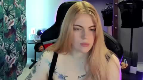 Snapshot of jolly_doll_ chatting on 01/16/25, 06:03 Jolly online show from 01/16/25, 06:03