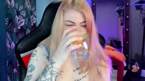 Snapshot of jolly_doll_ chatting on 01/20/25, 02:43 Jolly online show from 01/20/25, 02:43