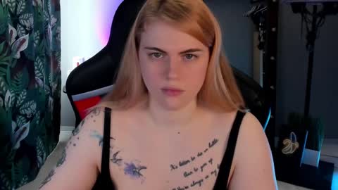 Snapshot of jolly_doll_ chatting on 01/25/25, 06:12 Jolly online show from 01/25/25, 06:12