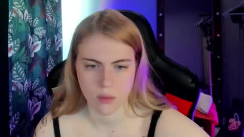 Snapshot of jolly_doll_ chatting on 02/25/25, 06:03 Jolly online show from 02/25/25, 06:03